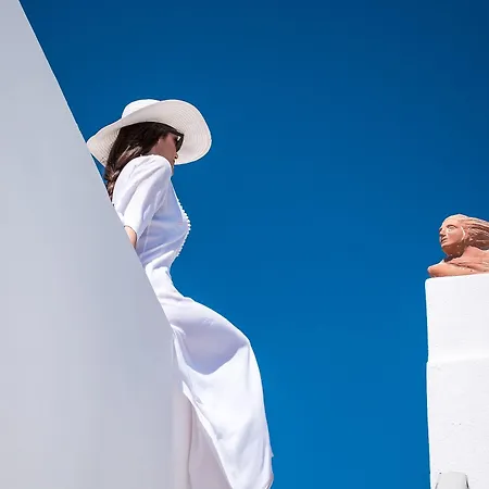 Amelot Art Fira (Santorini)