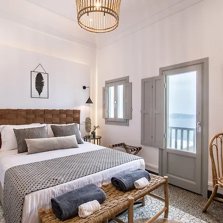 Amelot Art Fira (Santorini)