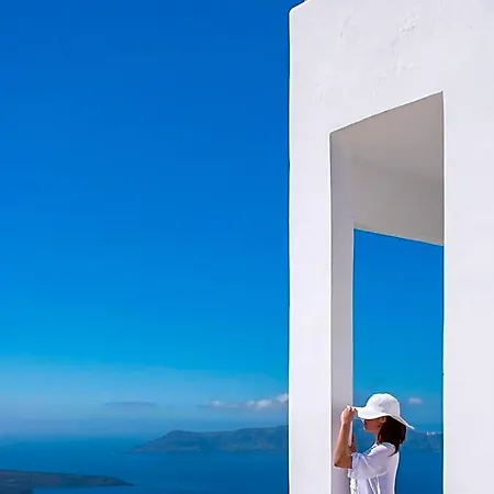 Amelot Art Fira (Santorini)