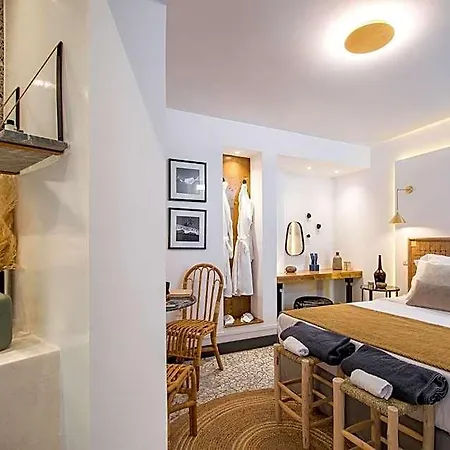 Amelot Art Hotel 4*