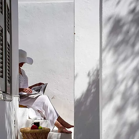 Amelot Art Fira (Santorini)