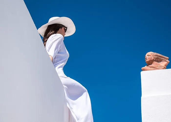 Amelot Art Fira (Santorini)