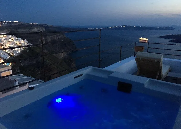 Amelot Art Fira (Santorini)