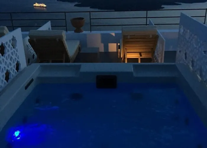 Amelot Art Fira (Santorini)